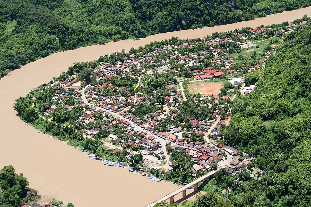 Laos travel thumbnail